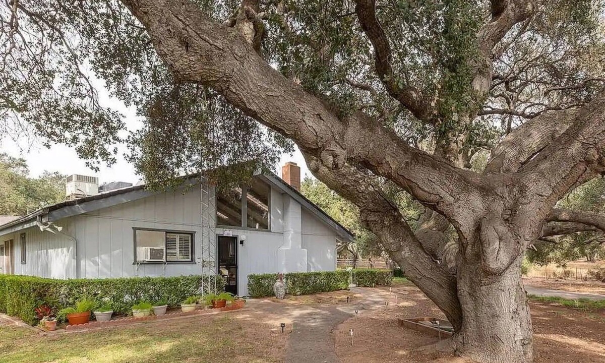 Callender Apartment | Secluded wine country retreat, full kitchen
