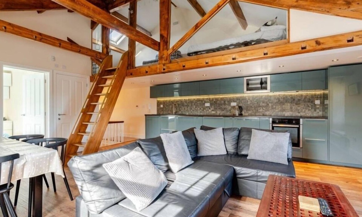 Sedbergh Apartment | Sedbergh Penthouse - KingBed - Tv - Wifi