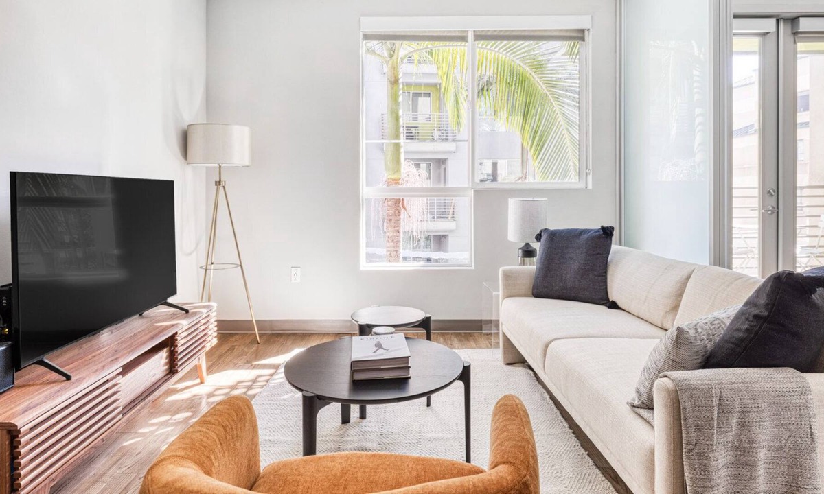 Little Tokyo Apartment | Serene Downtown 1BR w/ Gym & Pool, close to Staples Center, by Blueground