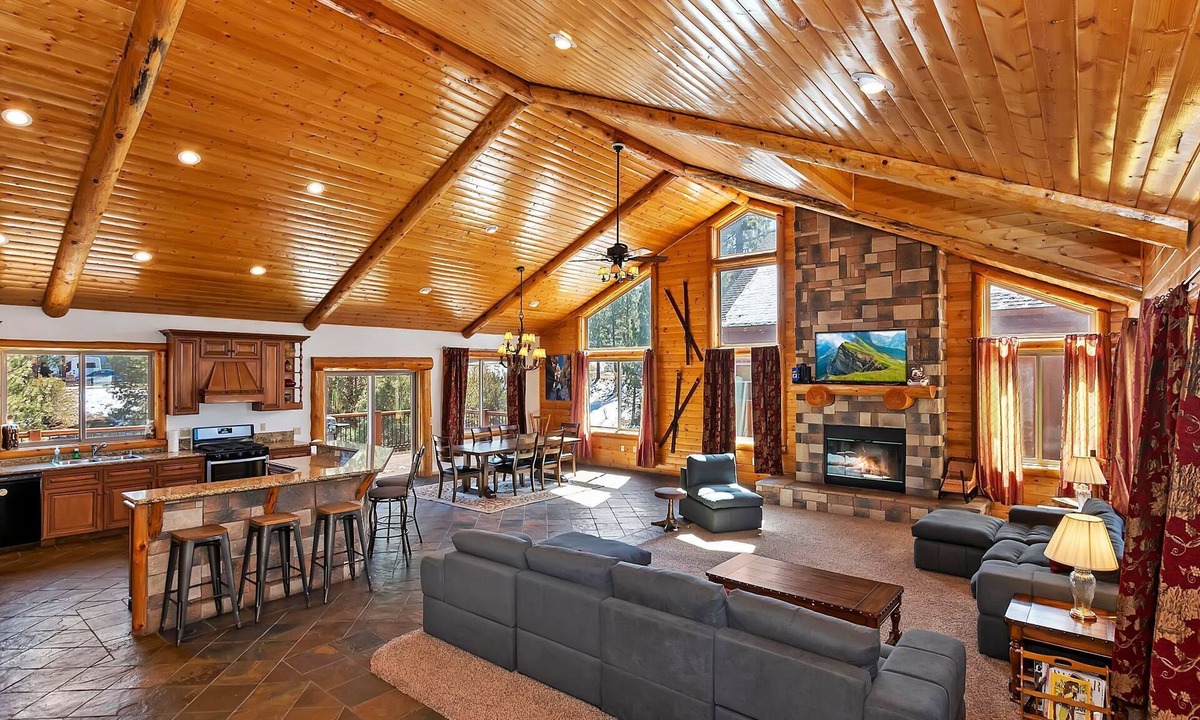 Eagle Mountain Estates Cabin | Serenity Now Lodge by Destination Big Bear: Luxury Log Home in Castle Glen Estates! Hot Tub! Pool Table! Ping Pong!