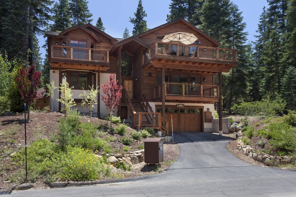 Kingswood Estates House | Shelton Kingswood Luxury Home - Hot Tub