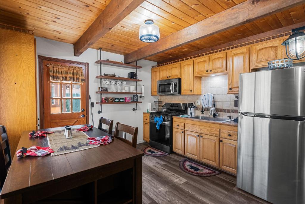 Woodlands House | Shepherd's Cabin - Gambrel cabin, spacious while still being cozy and inviting! cabin