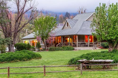 Sierra Sky Ranch Hotel | Yosemite Forks