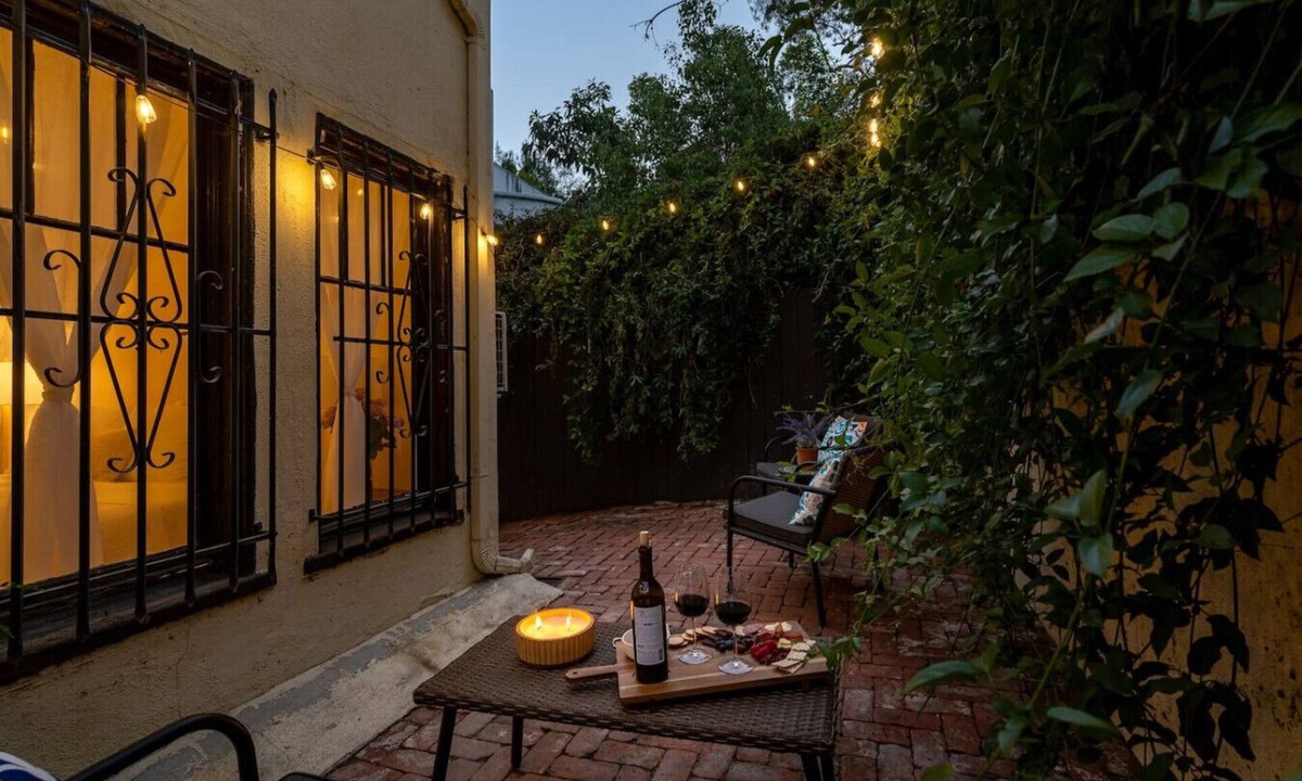 Silver Lake House | Silver Lake Sunshine: Walkscore 89 - close to EVERYTHING!