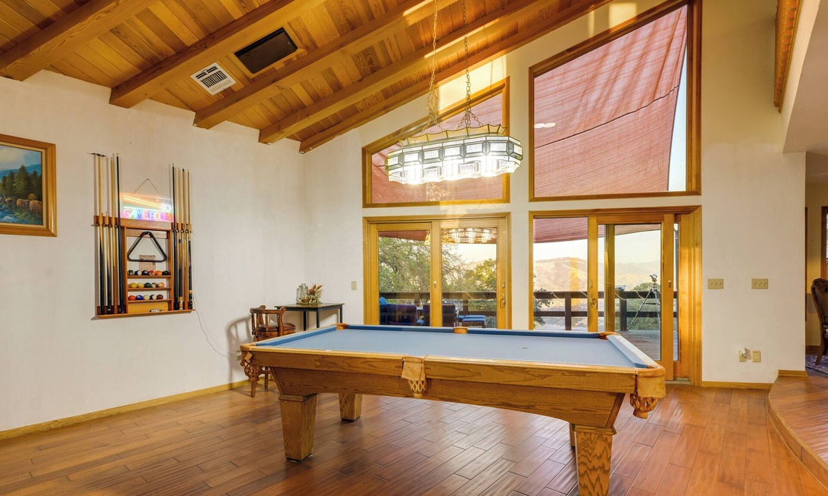 Keene House | ‘Simple Life Ranch’ w/Hot Tub & Sauna in Keene!