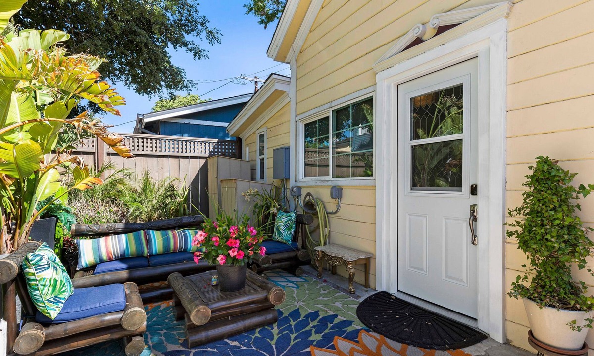 Northside Cottage | SJ Downtown Private Guess House with Gated Parking Room7