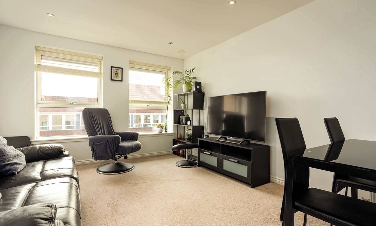 Bonnington Condo | Sleek 2BDR City Stay in the Heart of Edinburgh