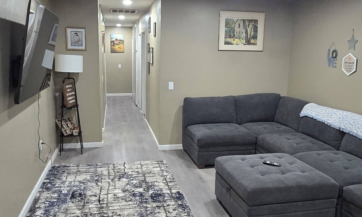 El Centro House | Small but cosey 4-bedroom house with AC, WiFi in lovely El Centro.