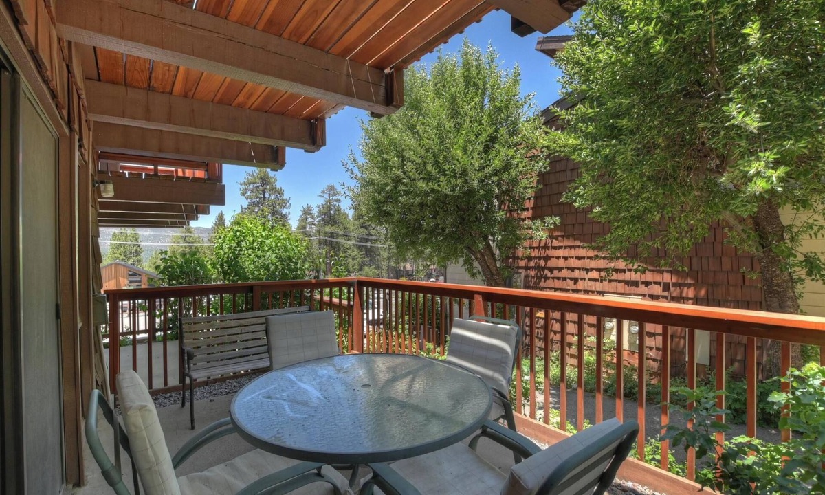 Escape All Seasons Bear | Big Bear Lake