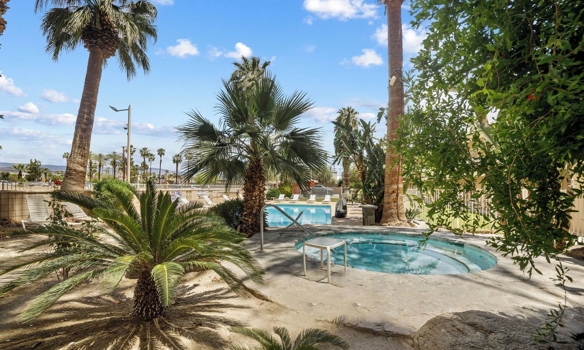 Cathedral City Hotel | Sol Springs Inn