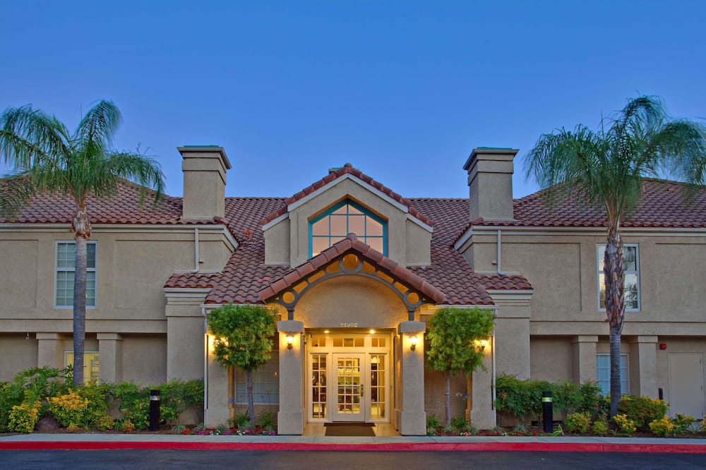 Chatsworth Hotel | Sonesta ES Suites Chatsworth