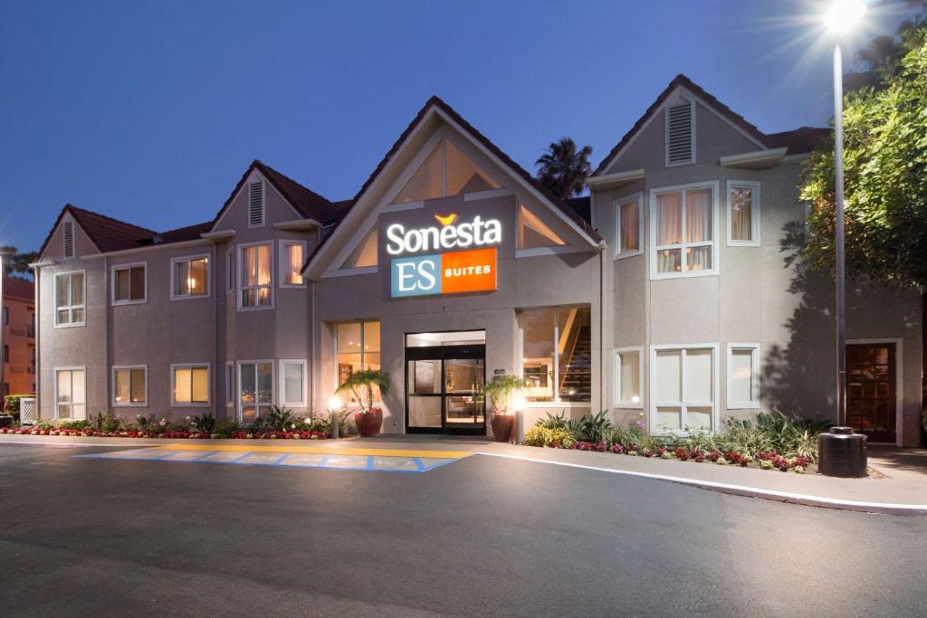 Sonesta Es Suites Huntington Beach Fountain Valley | Downtown Village