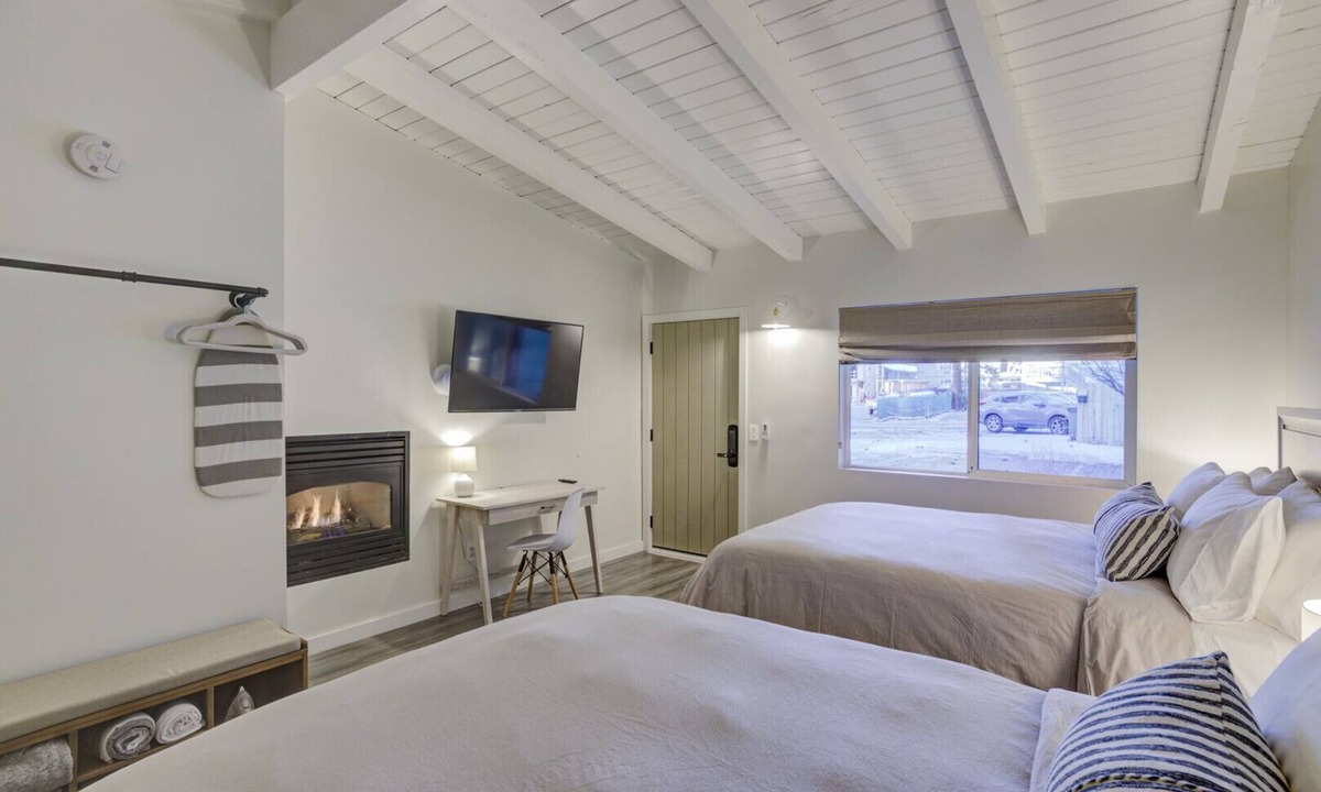 Lakeside Park Apartment | South Lake Chalet #11-New Boutique Suite-Minutes to Heavenly & Lake Tahoe
