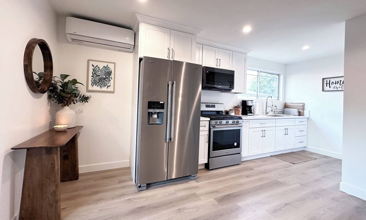 Granada Hills South House | Spacious 1-bedroom private Oasis, In beautiful Granada Hills.
