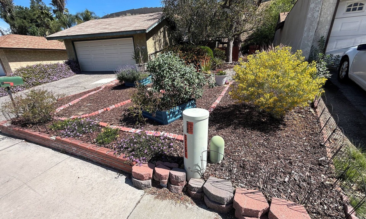 Estates at Canyon Crest House | Spacious 3 Bed, 3 Bath Home w/Yard Pet & Family Friendly Ideal for 30+ Day Stays