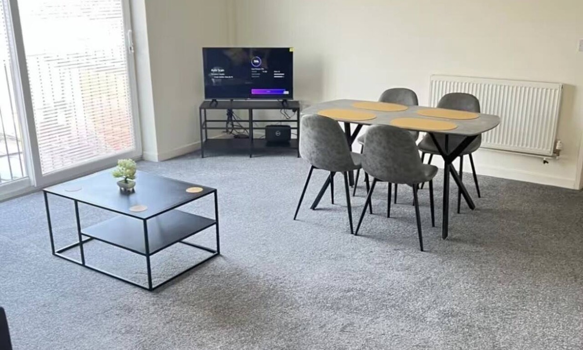 Southampton Apartment | Spacious 3 Bedroom Apartment, Sleeps 6, Contractor