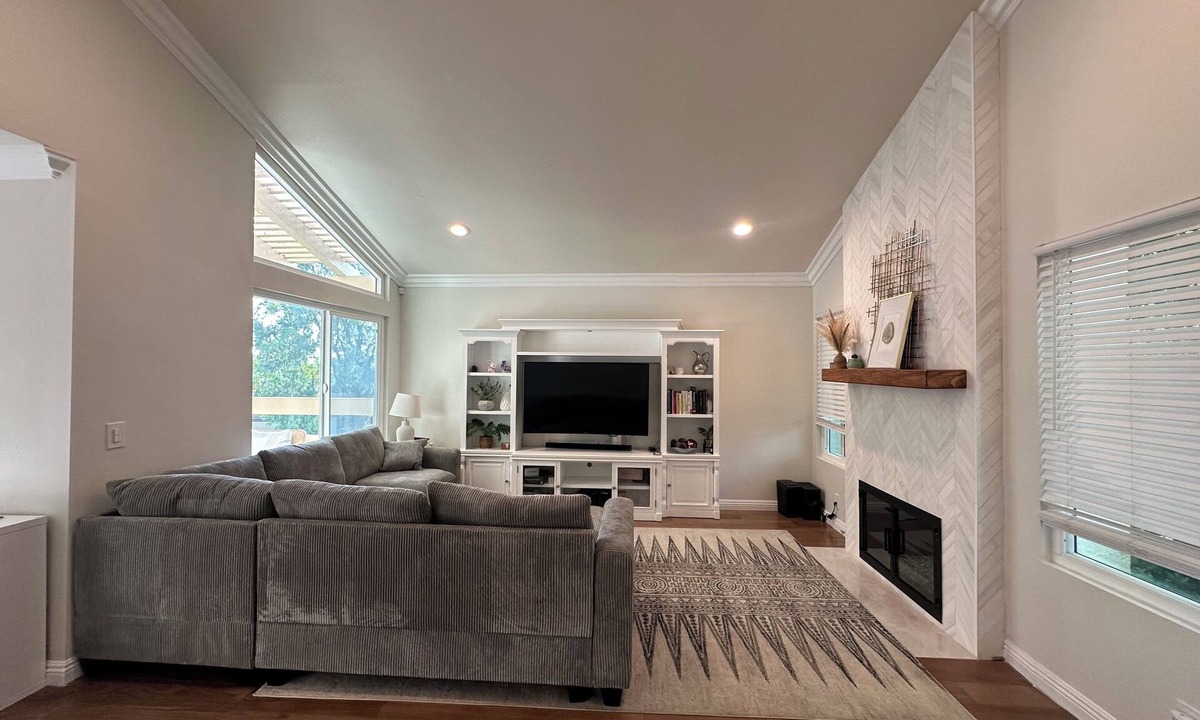 Brea House | Spacious 4-bedroom Disneyland townhome with AC, WiFi