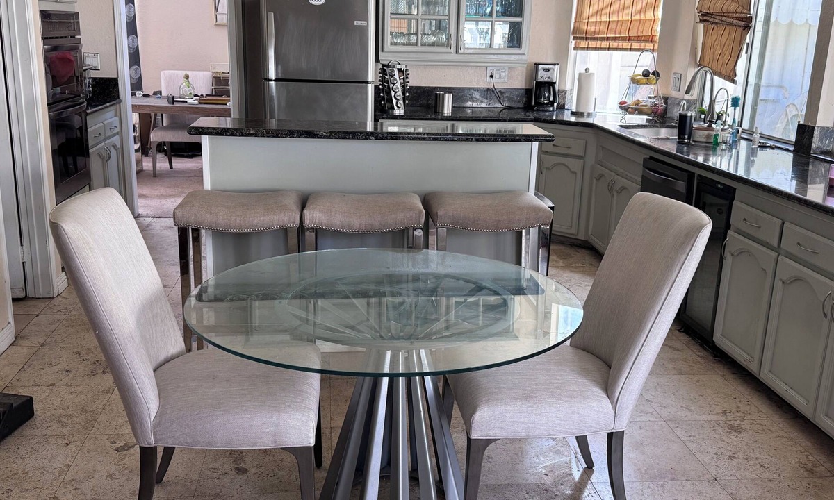 Corona House | Spacious 4/bedroom house in delightfulneighborhood