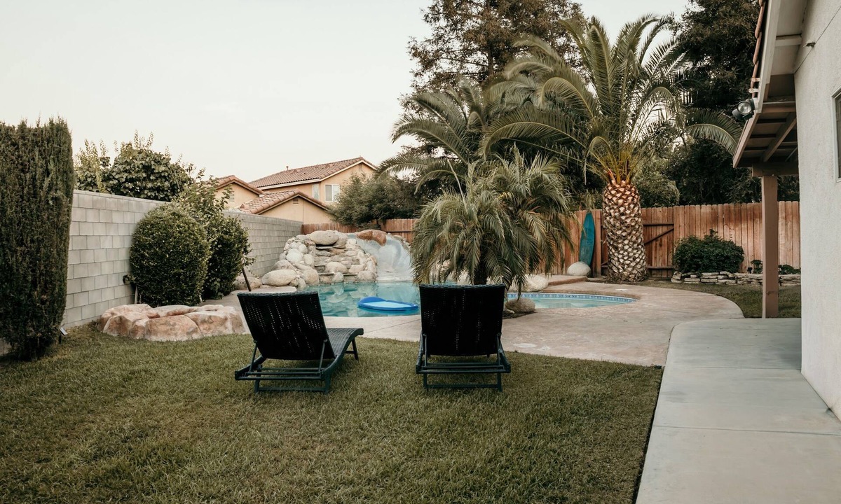 Pumpkin Center House | Spacious 4BDRM with a Stunning Pool+Game Room and Firepit