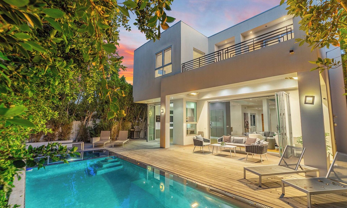 La Brea House | Spacious 5-bedroom Villa C, Pool & Spa