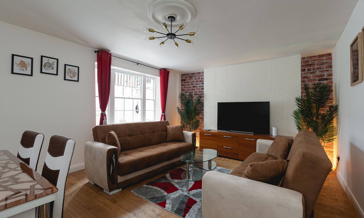 Bloomsbury Apartment | Spacious APT with Garden in Central London near Kings Cross