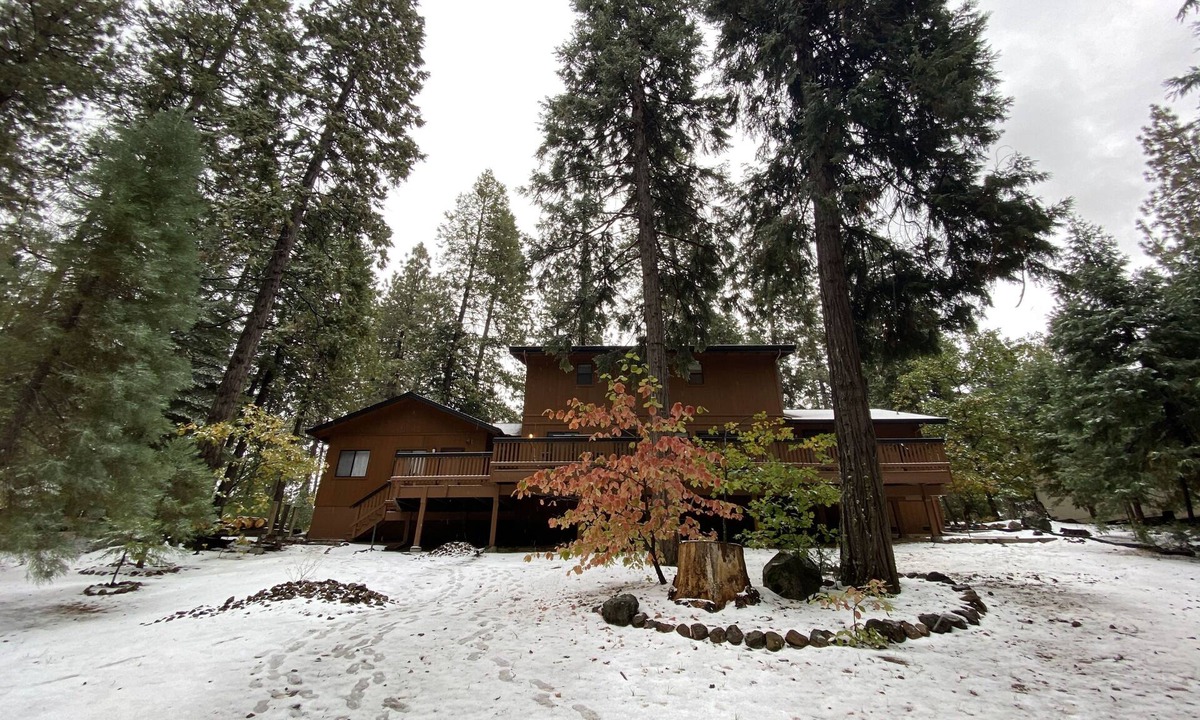 Altaville Cabin | Spacious cabin with AC, private lake, hot tub, movie room
