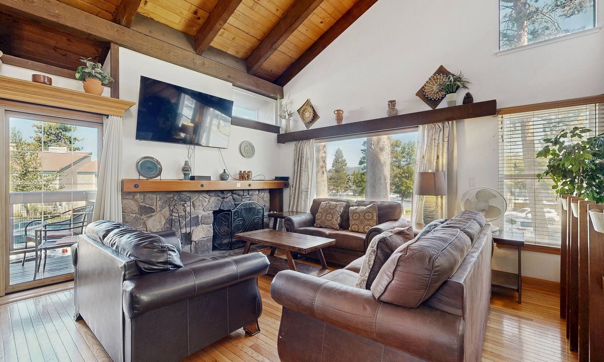 South Lake Tahoe House | Spacious condo with pool, close to beach & casinos