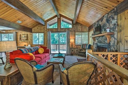 Crestline House | Spacious Family Cabin Less Than 1 Mi to Lake Gregory!