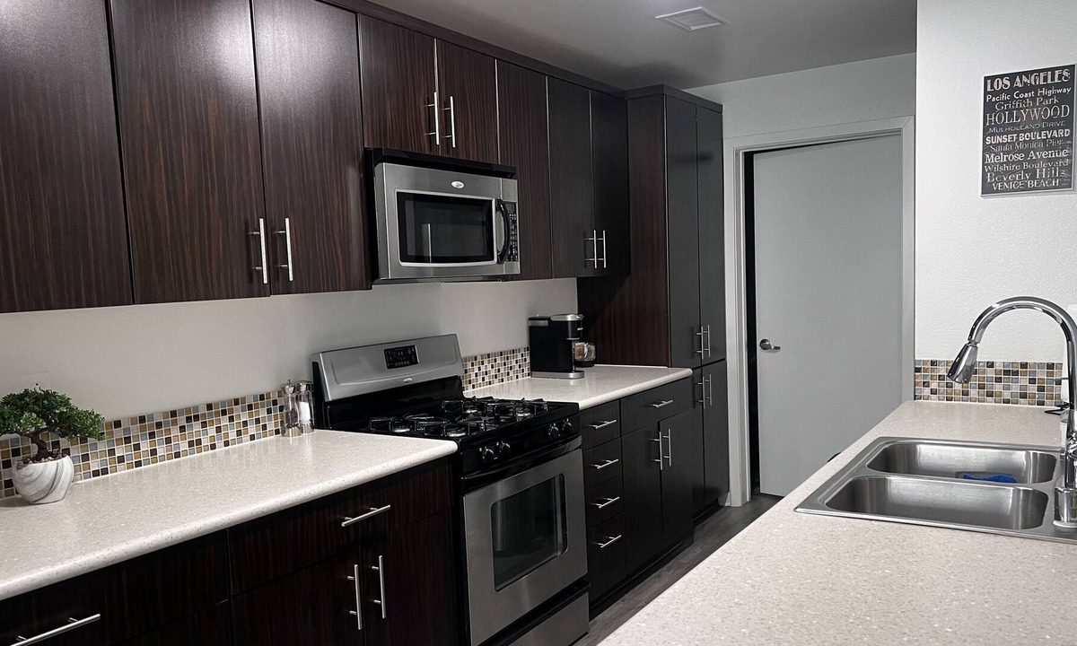 Huntington Park Apartment | Spacious Loft n Downtown LA