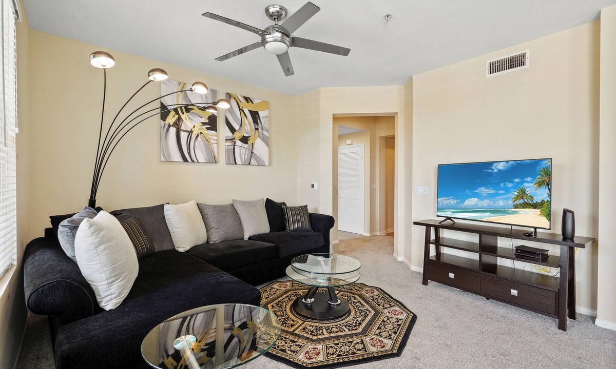 Garden Grove Apartment | Spacious & Lovely 2BD/2BA! 5Mins to Disney! Angel Stadium! The Outlets! Etc.