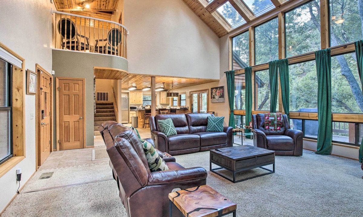 Pine Mountain Club Cabin | Spacious Pine Mountain Club Cabin w/Fire Pit