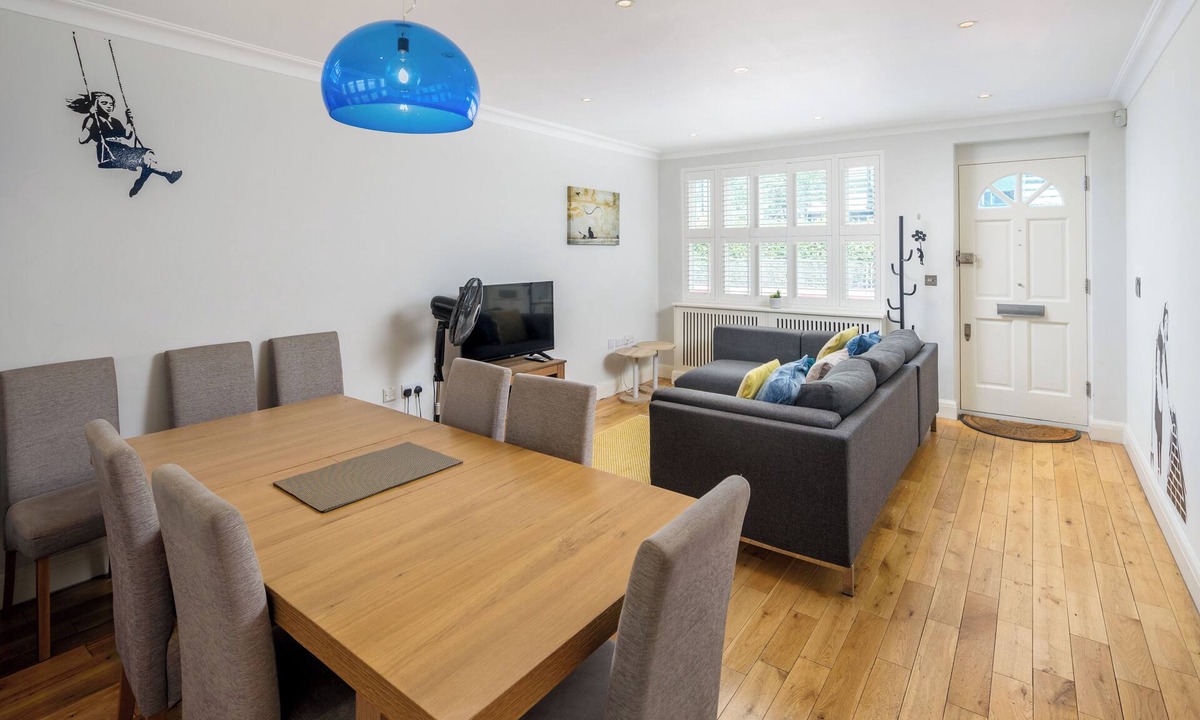 Bayswater House | Spacious quiet 4-bedroom/6-bed house with garage 5min walk to Paddington Station