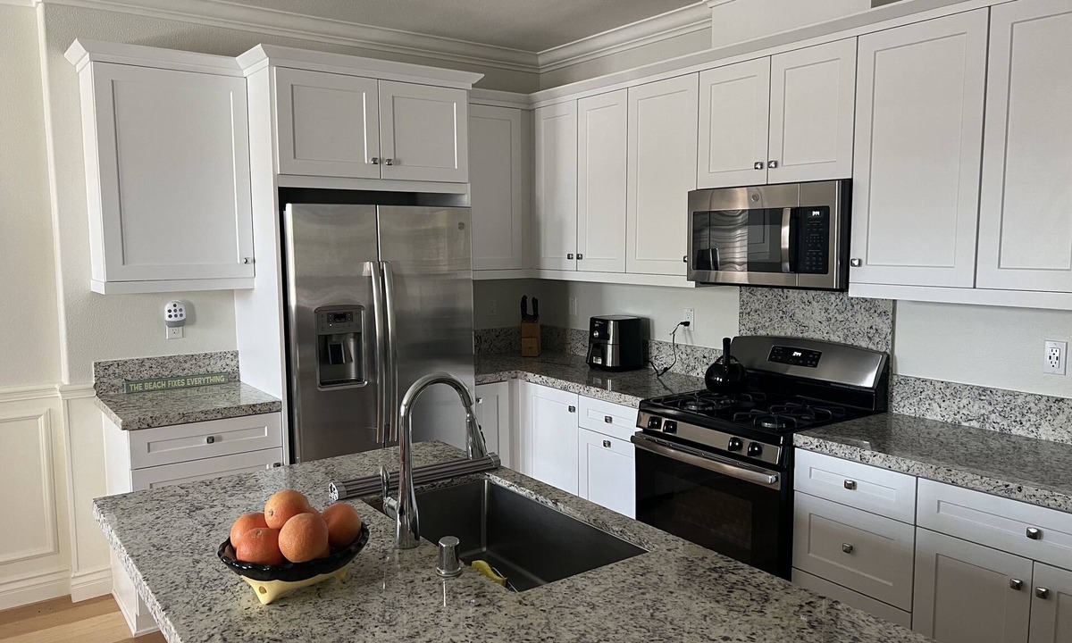 Santa Clarita House | Spacious, upgraded 3 bedroom townhome