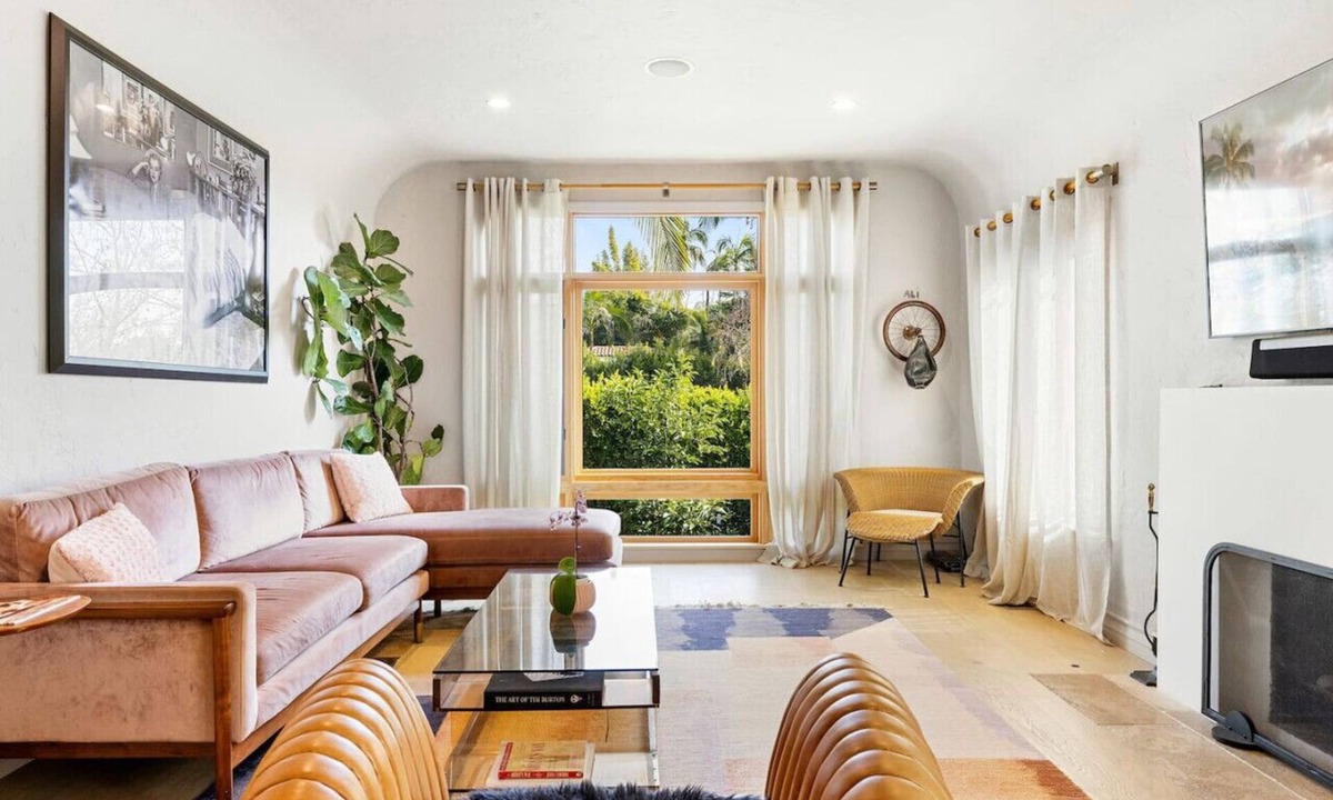 Los Angeles House | Spanish Bungalow in Trendy Los Feliz For Families