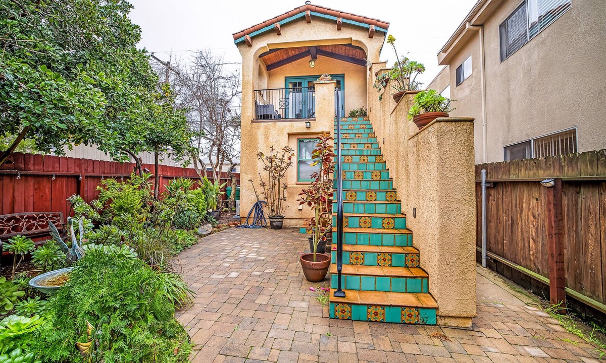 University Heights Apartment | Spanish Style Cozy Studio