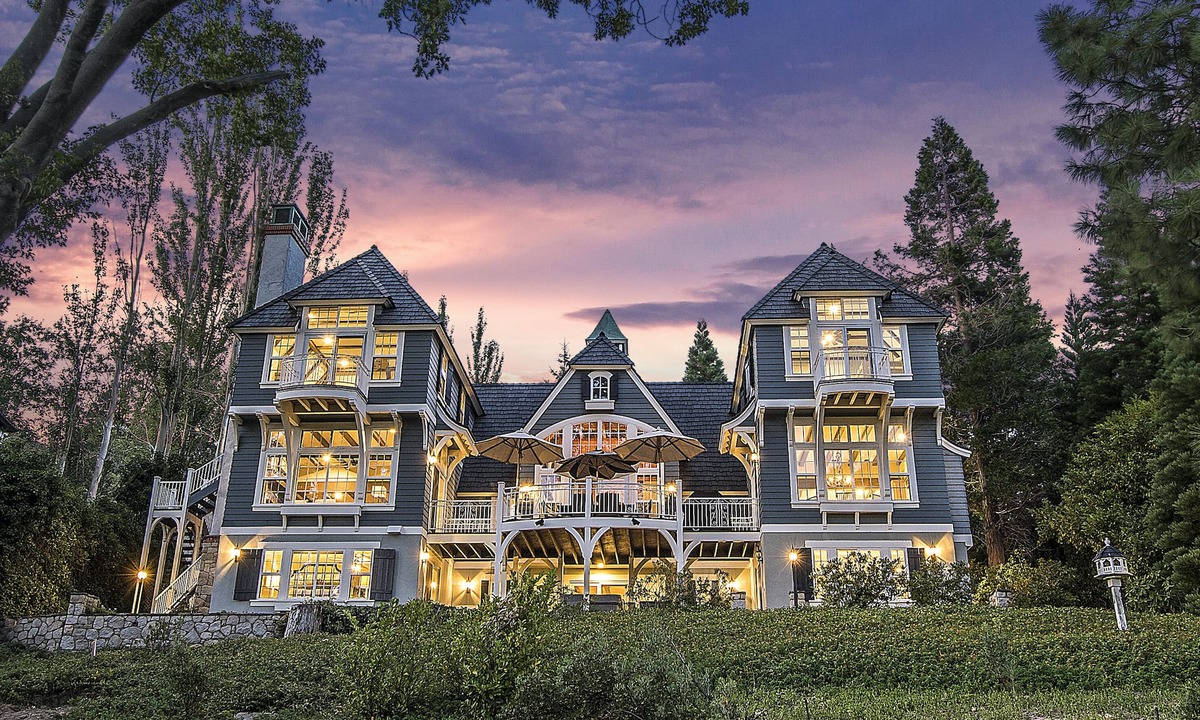 Lake Arrowhead House | Spectacular Lake Front Retreat
