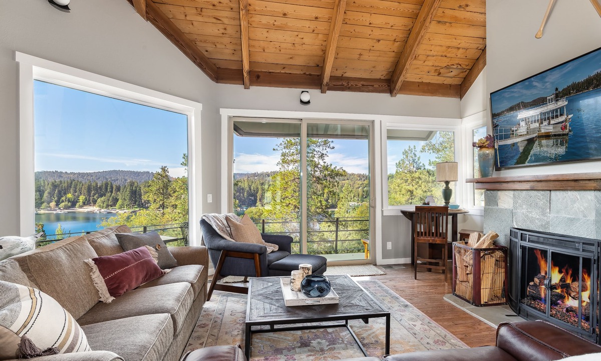 Lake Arrowhead House | SPECTACULAR LAKE VIEW HOME, 3100 SFT, A/C, SPA, STEPS to LAKE