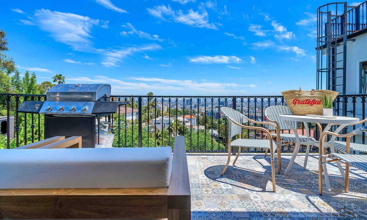 Hollywood Heights House | Spooktacular Sale Now!
