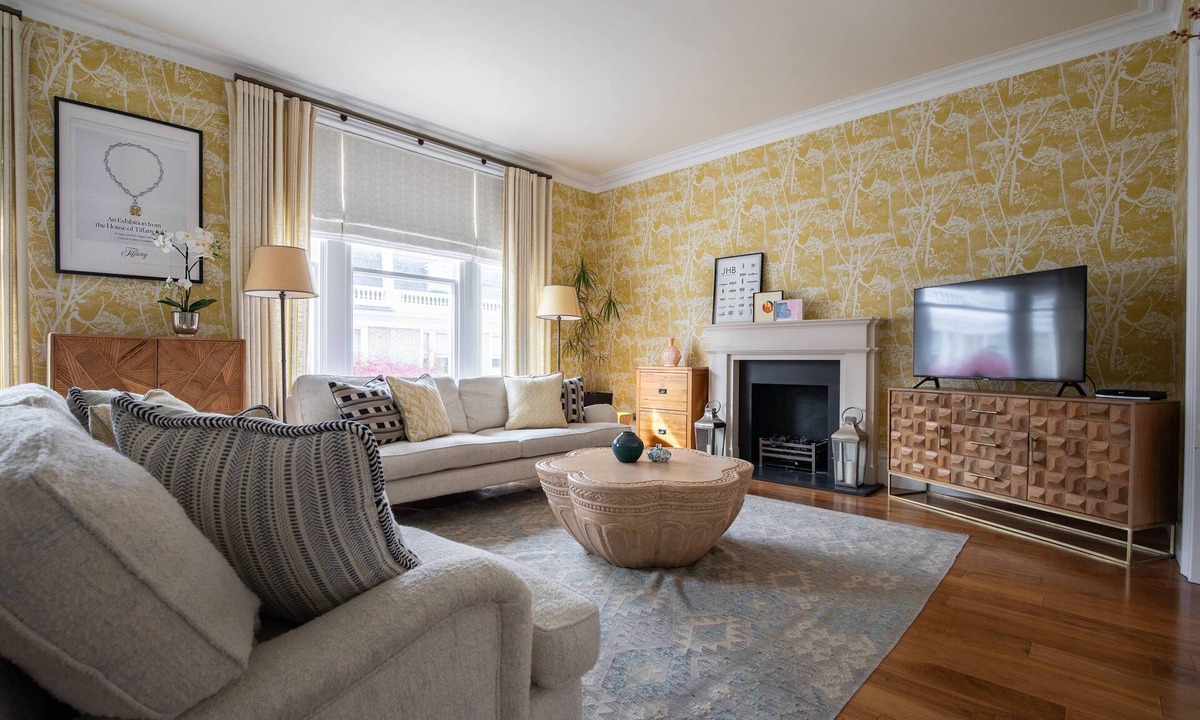 Royal Borough of Kensington and Chelsea Apartment | Stafford Terrace IV - Three Bedroom Apartment, Sleeps 5