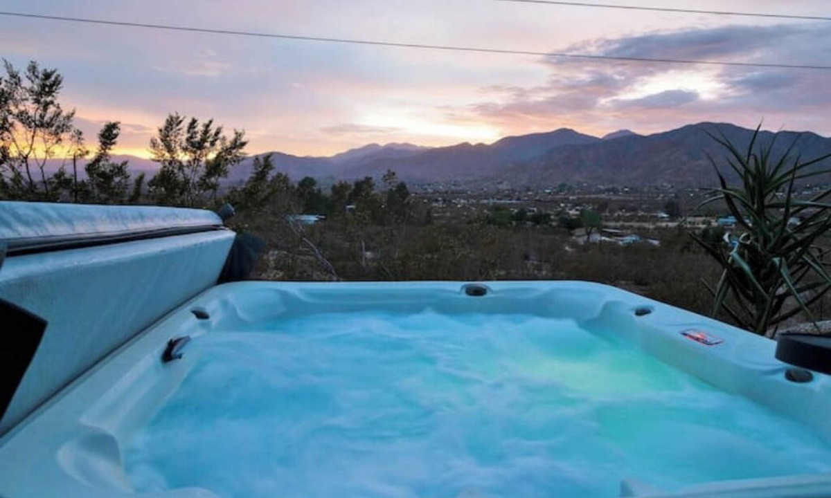 Morongo Valley Cabin | Starfire Lodge:Funky Architectural Mtn-view Escapenn