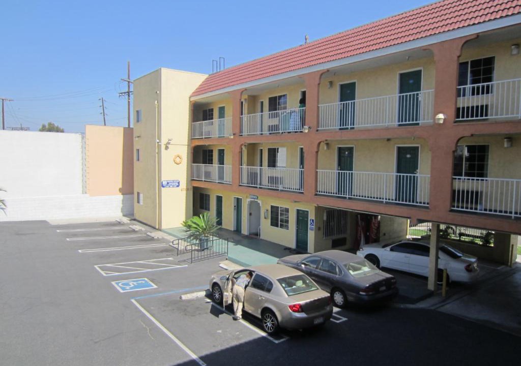 Los Angeles Hotel | Starlight Inn, Valley Blvd - Downtown LA