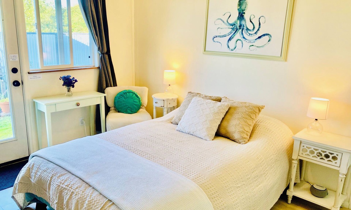 Arcata Apartment | Starlight Studio in Arcata with Kitchenette, fenced yard, WIFI, & full bathroom
