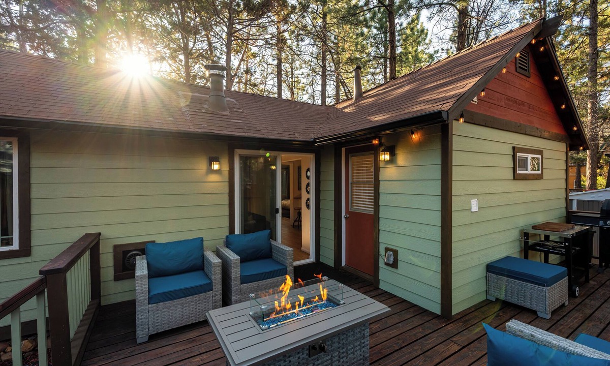 Sugarloaf Cabin | Starry Pines Cabin- Deck, Firepit, & Wildlife