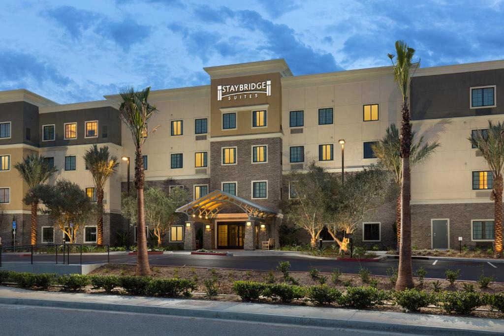 Corona Hotel | Staybridge Suites Corona South by IHG