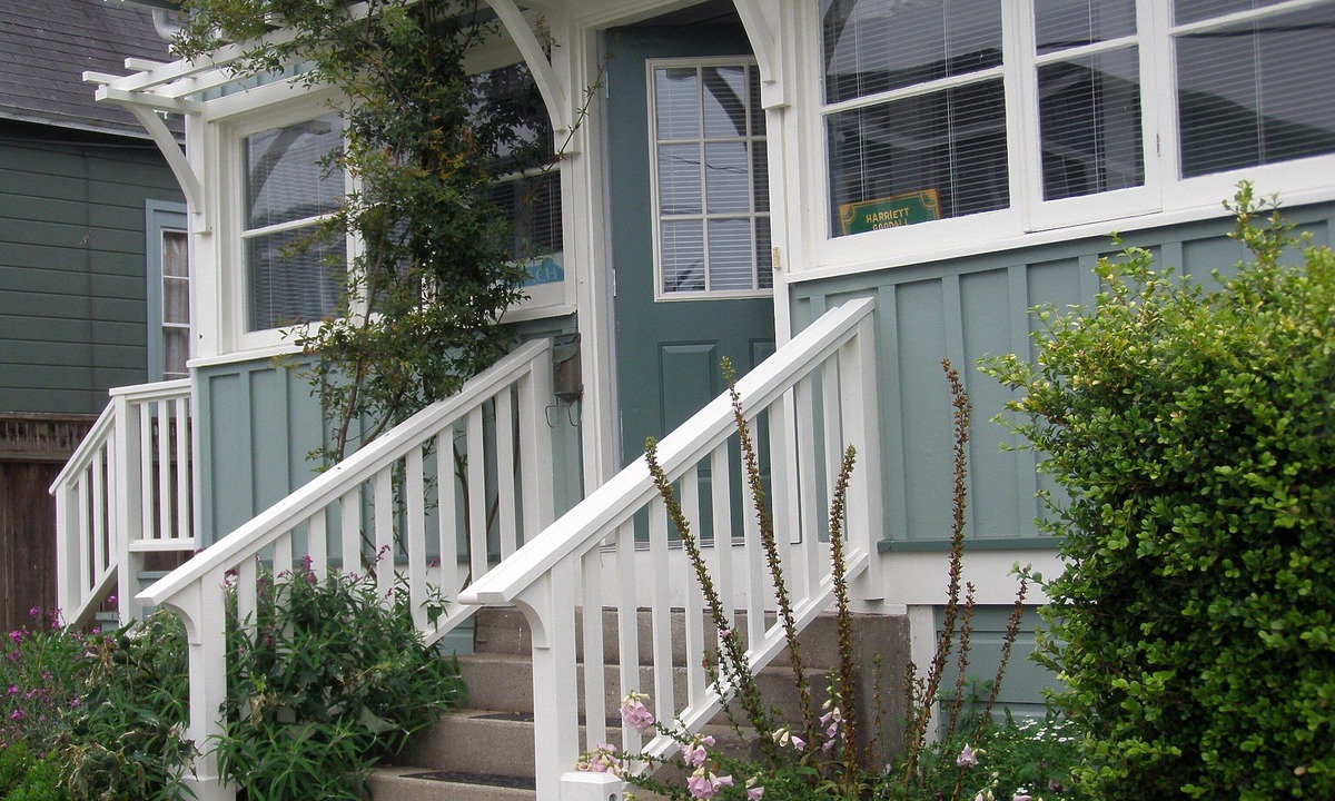 Pacific Grove Cottage | Steps to ocean. Across the street from the Municipal Golf Course. License 0020