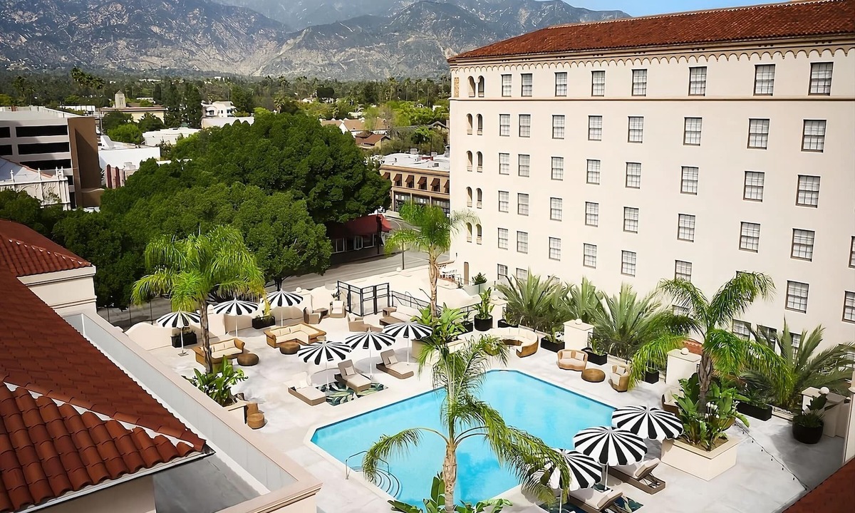 Pasadena Hotel | Steps to Pasadena Museum of California Art! 3 Affordable Units, Parking, Pool!