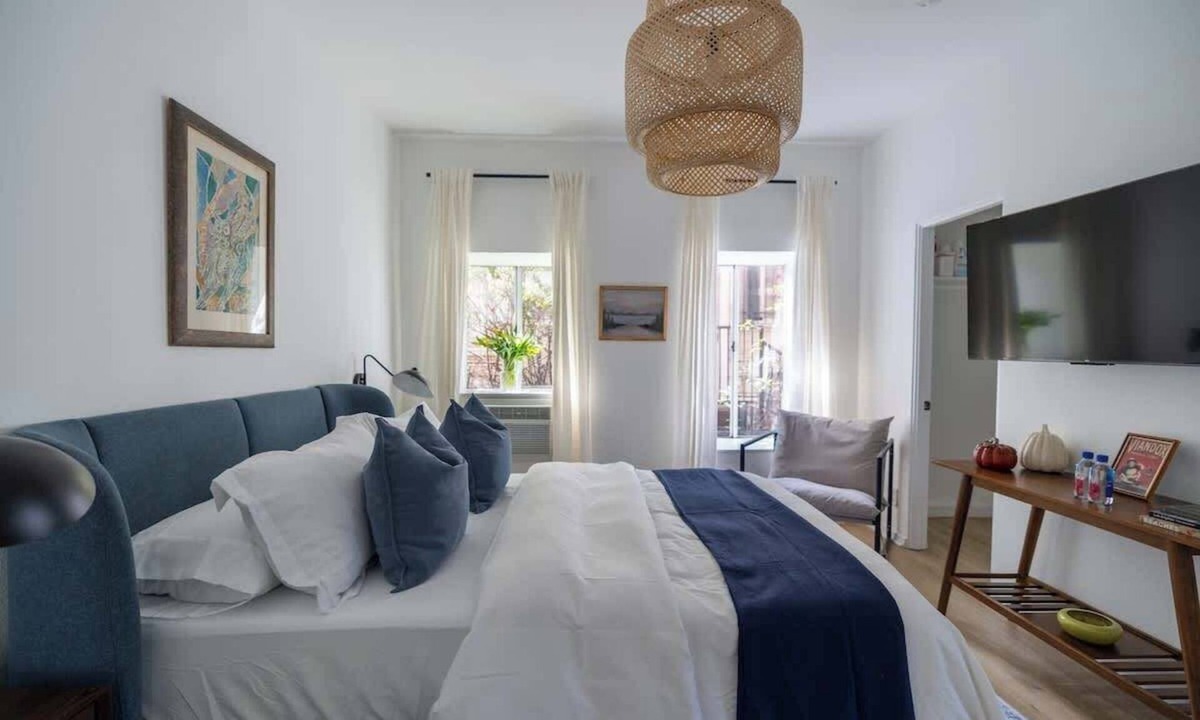 Beachwood Canyon Apartment | Studio in Beachwood Canyon