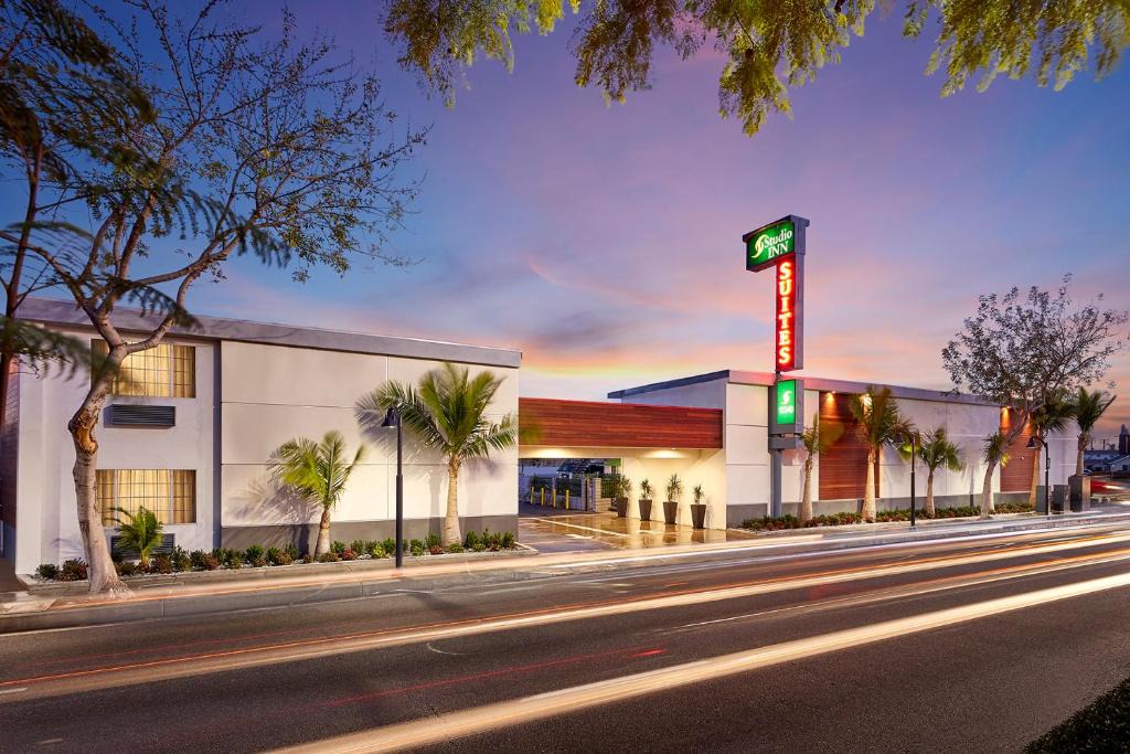 Downey Hotel | Studio Inn & Suites at Promenade Downey