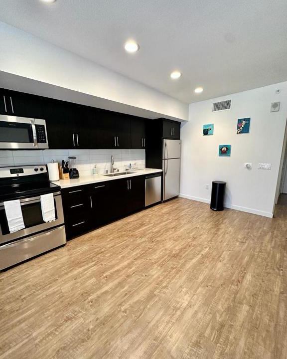 Little Armenia Apartment | Studios Universal 10 min drive FREE parking and WIFI