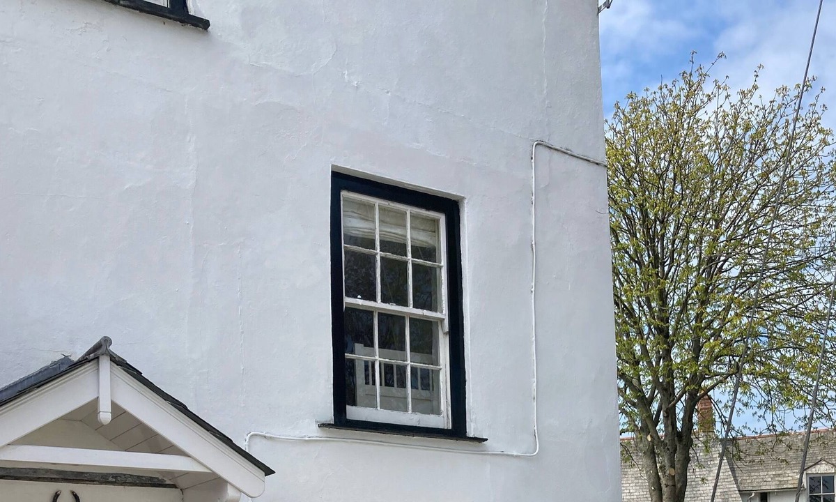 Stratton Cottage | Stunning 200 year old cottage in lovely village location